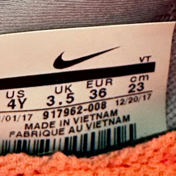 Nike Air Vapormax Running Shoes 917962-008
Atmos 4Y women's 5.5 - Picture 13 of 13